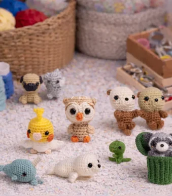 Kawaii crochet patterns featuring adorable mini amigurumi animals with big eyes
